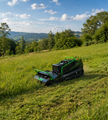 Prihaja stroj, ki kosi sam: konec ročnega dela na obzorju